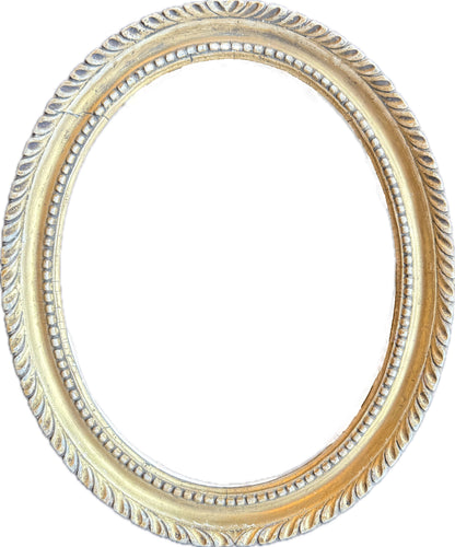 Georgian carved and gilt oval frame
